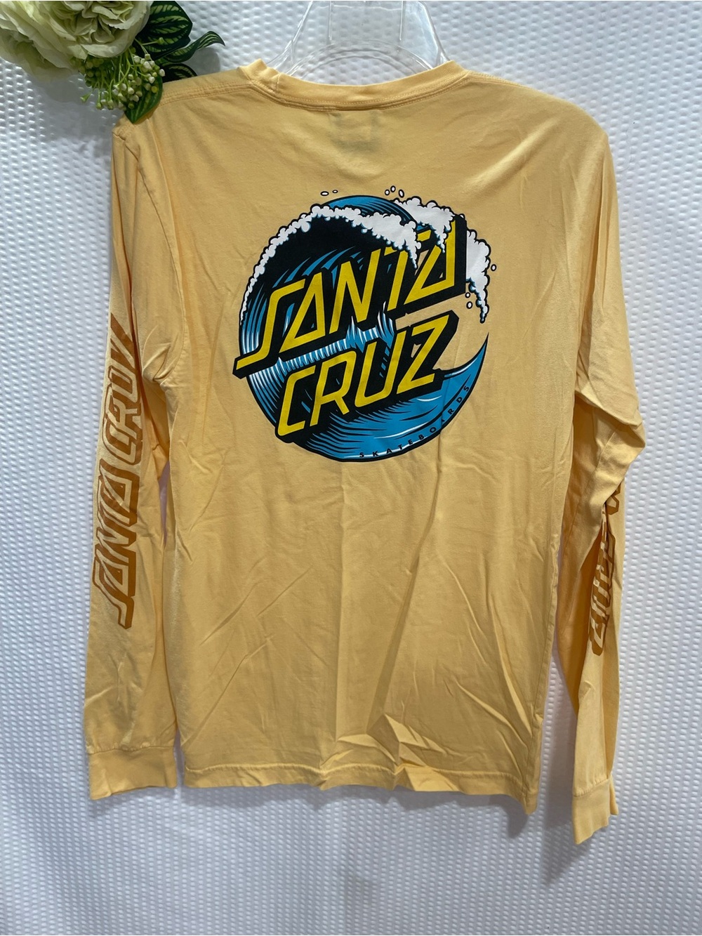 Santa Cruz Skateboards Women’s Medium Yellow Wave Logo Long Sleeve Shirt
Santa